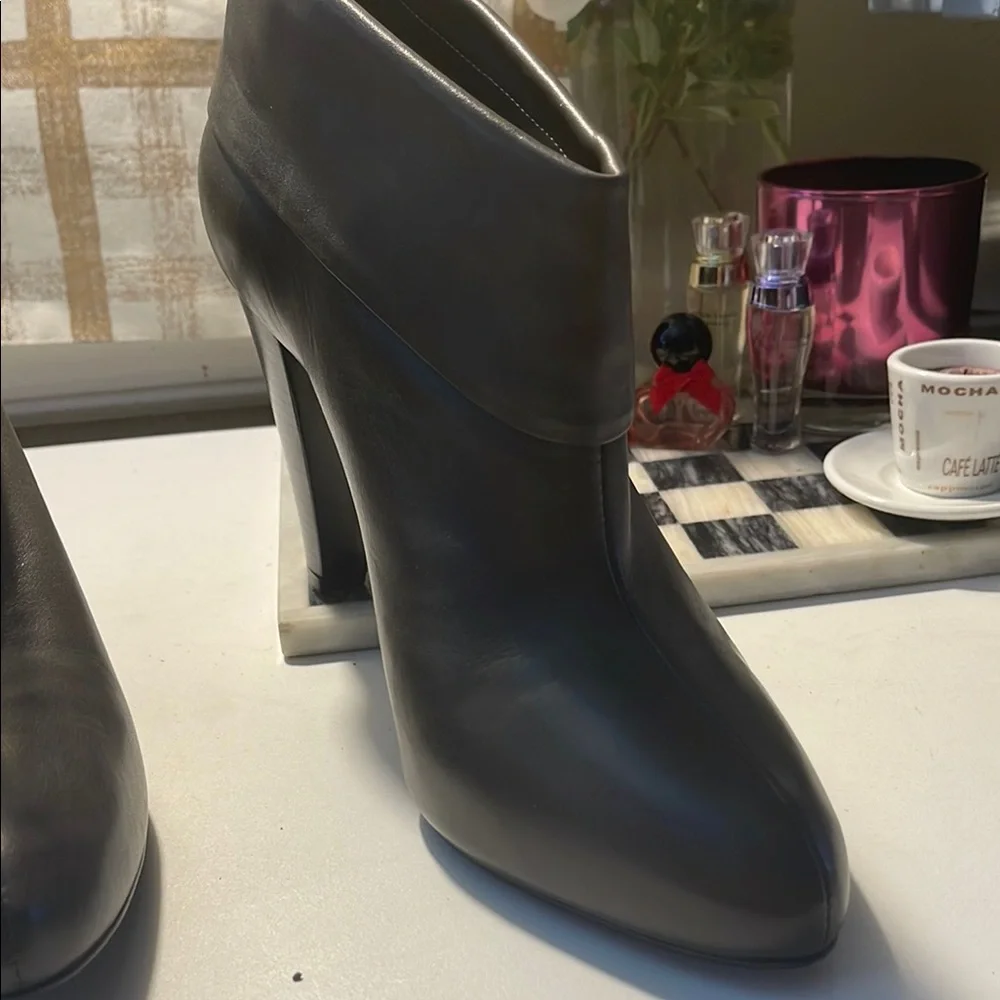 Pour La Victoire Gray Heeled Boots with Curved Heel - Picture 3 of 16